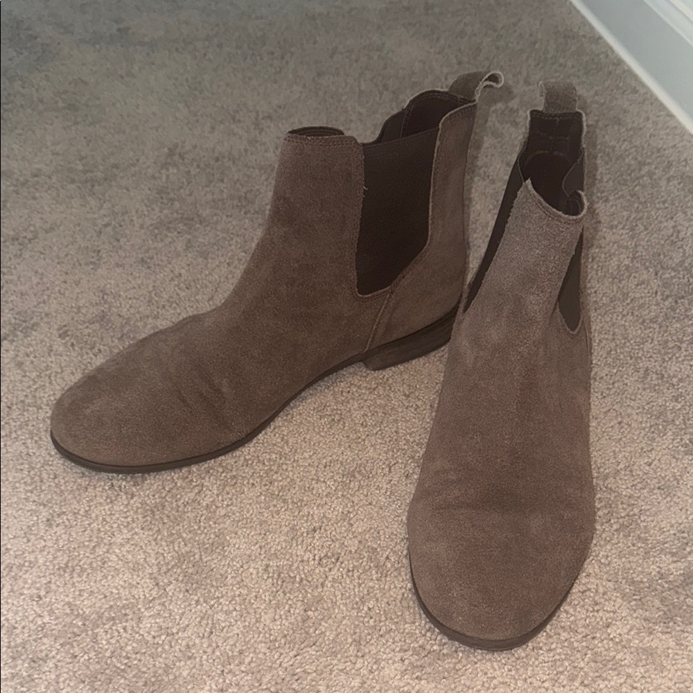 Urban Outfitters Brown Suede Chelsea Boots